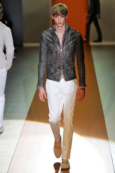 Look 12
